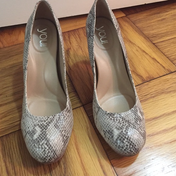 Nude snake print heels *never worn*