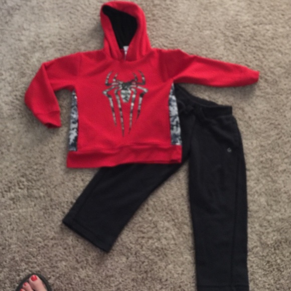 Marvel size 5 sweatshirt and pants