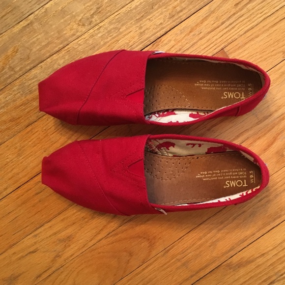 TOMS woman's canvas slip-ons