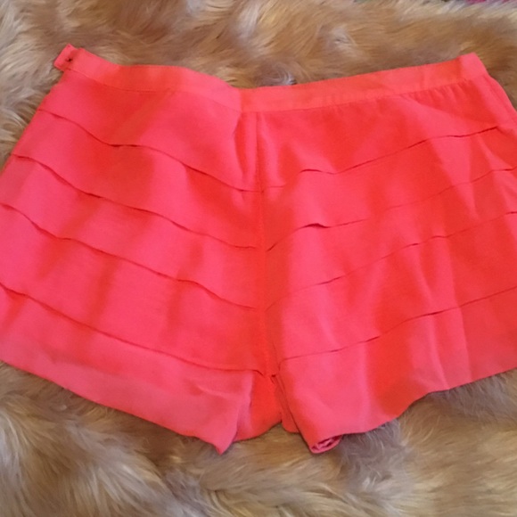 Coral Ruffle Shorts - Picture 4 of 4