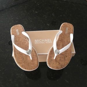 NEW! Michael Kors Flips Size 7