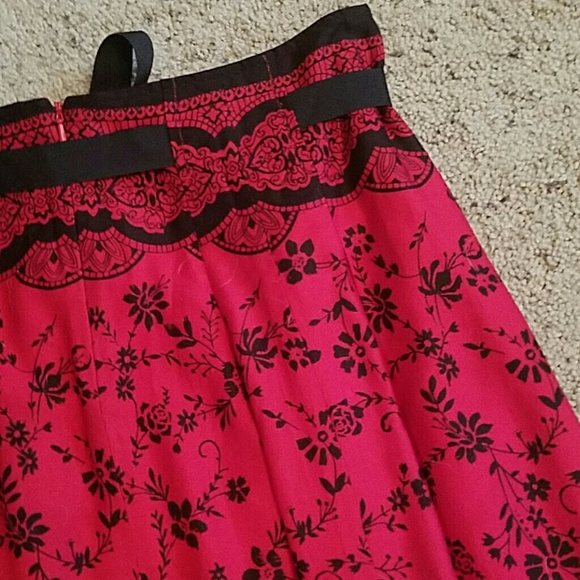 Harold's skirt - Picture 3 of 3