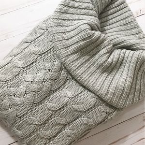 🎉Host Pick!🎉 The Limited Heather Gray Sweater