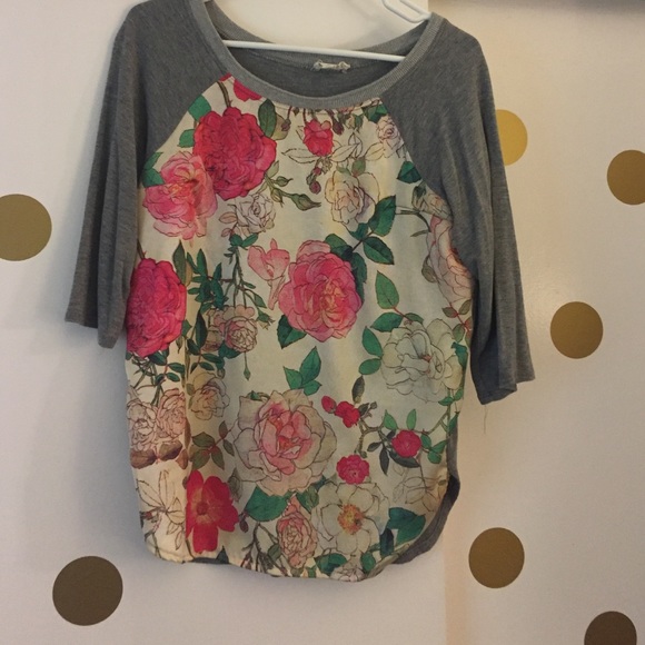Slouchy/feminine  Anthropologie Baseball tee