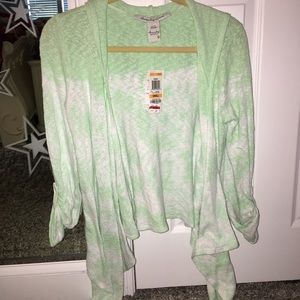 GREEN AND WHITE MULTI - COLORED HIGH LOW CARDIGAN.