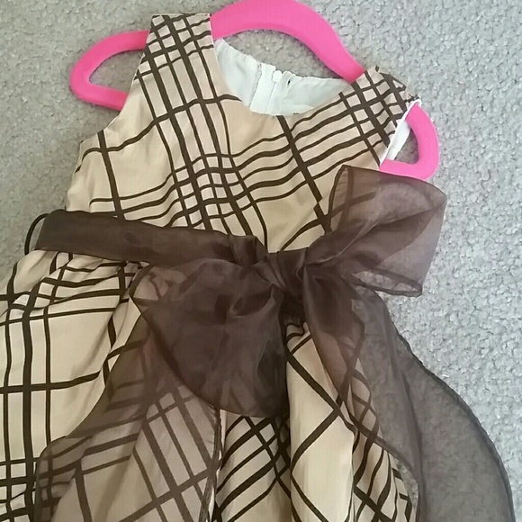 Formal dress - Picture 2 of 2