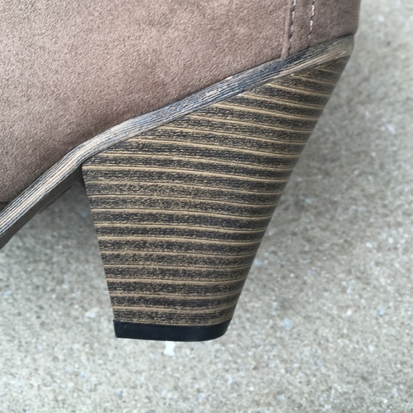 ❗️clearance ❗️heeled booties returning Tomorrow - Picture 3 of 4