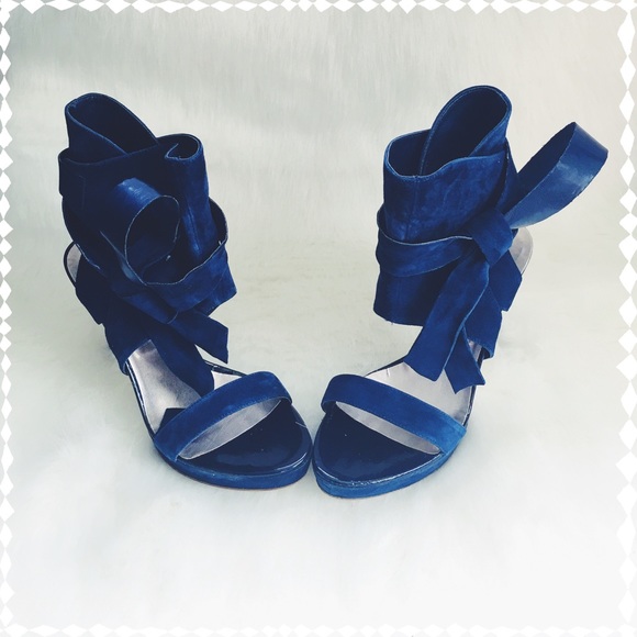 Vera Pelle Shoes - 🌸Vera Pelle suede heels🌸