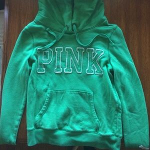 Green vs sweatshirt