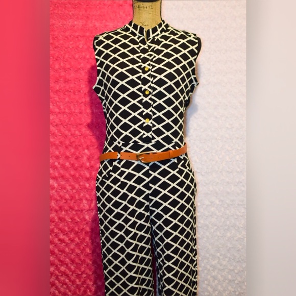 🚨🆕 Wide Leg Jumpsuit with waist belt - Picture 2 of 2