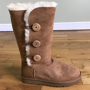 Ugg Australia bailey button boots Women's size 9