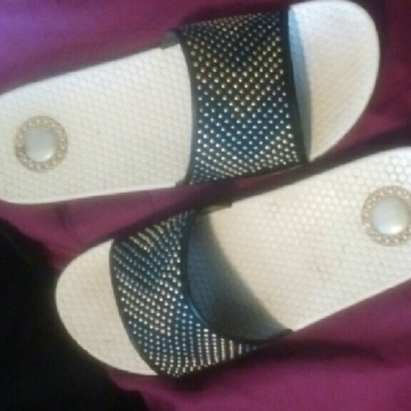 Sandals - Picture 2 of 3