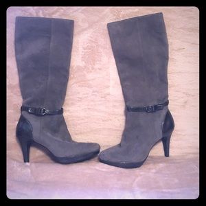 Swede grey heeled boots