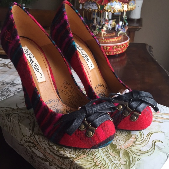 NIB Ed Hardy plaid heels - Picture 3 of 4