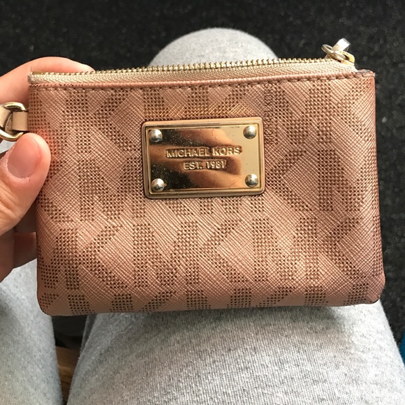 Michael kors wristlet