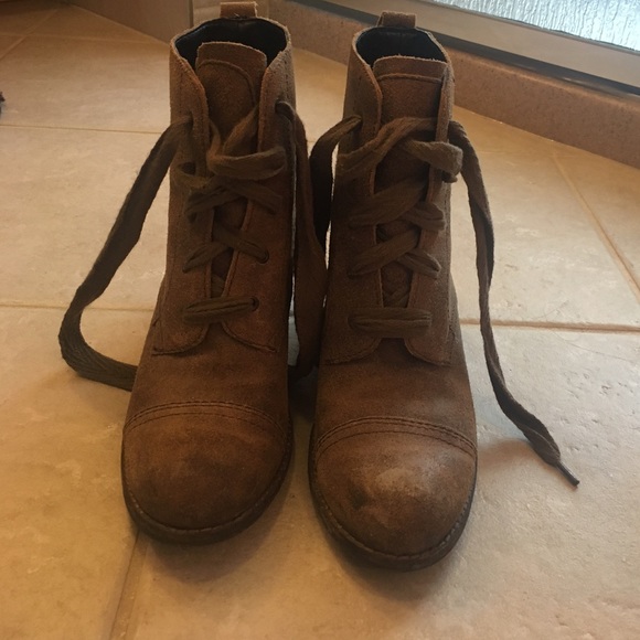 Distressed Dolce Vita lace up booties! Size 7!
