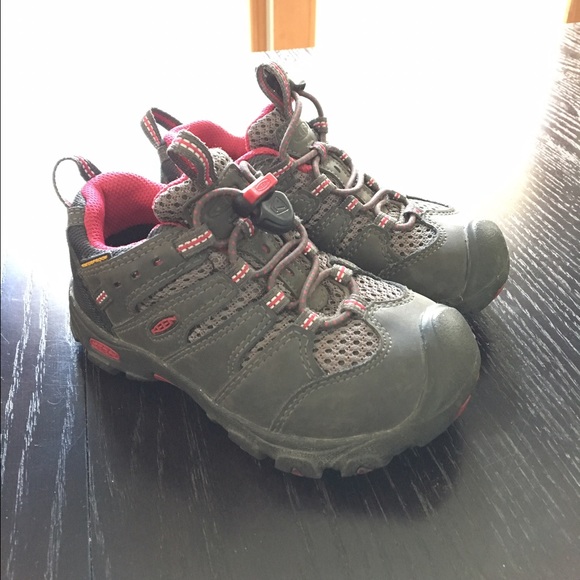 Girls KEEN Waterproof Hiking Boots size 9.