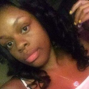 Meet your Posher, Zina