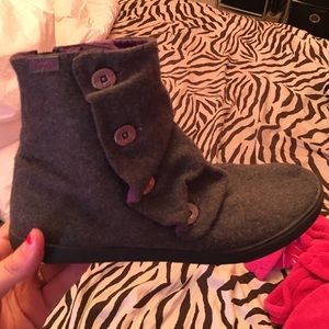 Barley worn gray blowfish boots!