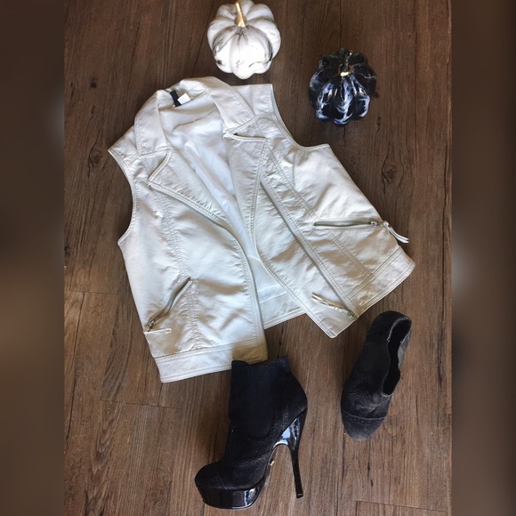 H&M Jackets & Coats - White Faux Leather Vest // H & M // size S- M H&M Jackets & Coats - White Faux Leather Vest // H & M // size S- M