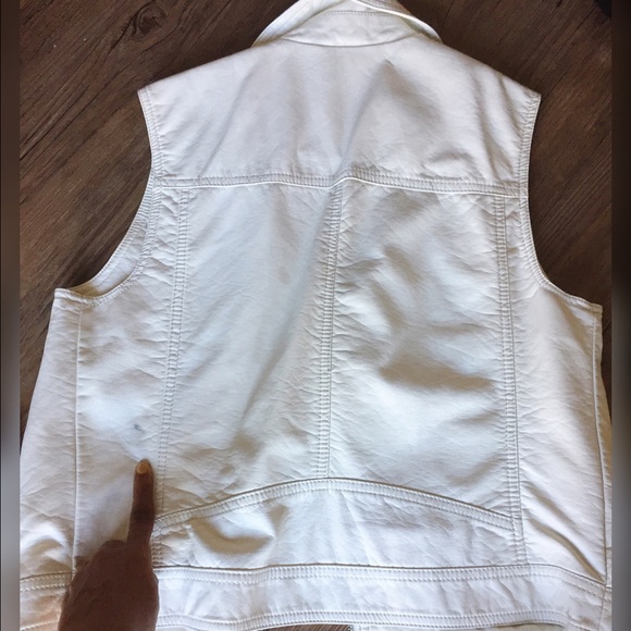 H&M Jackets & Coats - White Faux Leather Vest // H & M // size S- M H&M Jackets & Coats - White Faux Leather Vest // H & M // size S- M