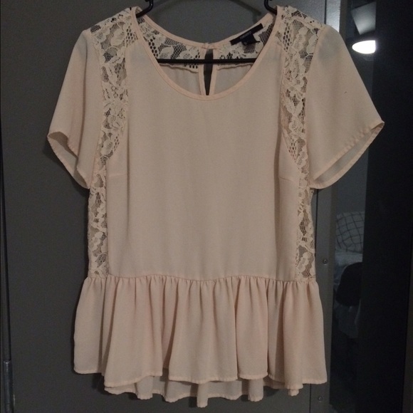 ❌SOLD❌ Forever 21 Pink Lace Peplum Top