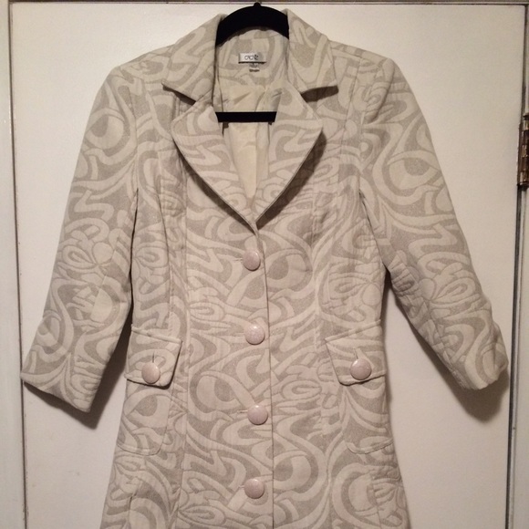 Jacket with cropped sleeves