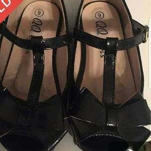 Girls dress shoe size 9