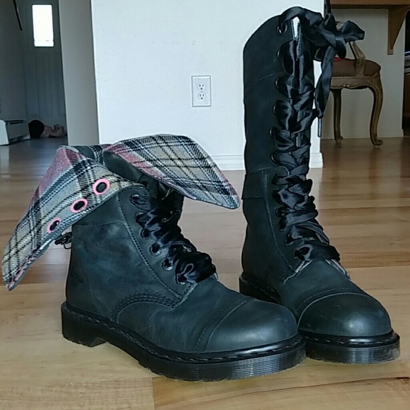 Dr. Martens Triumph Size 9