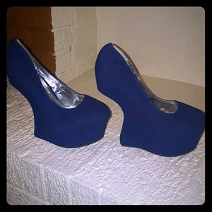 Blue suede heelless shoes