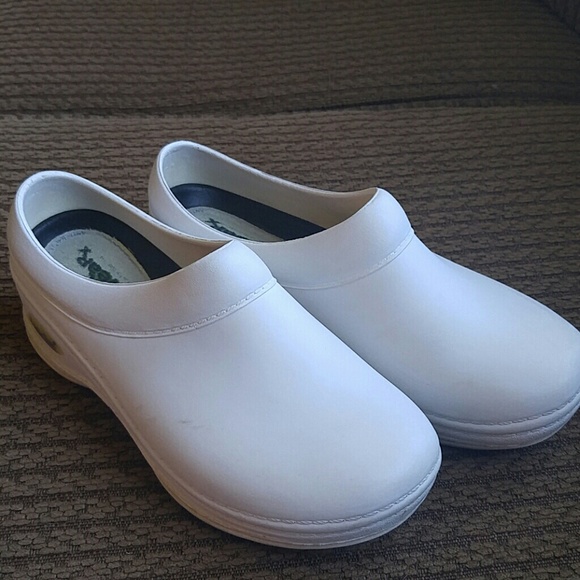 Nursing shoes