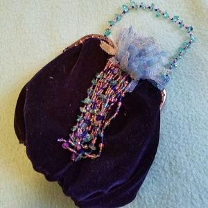 Wristlet with clasp closure