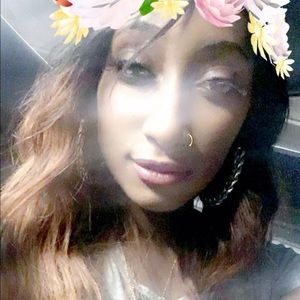 Meet your Posher, Adrianna