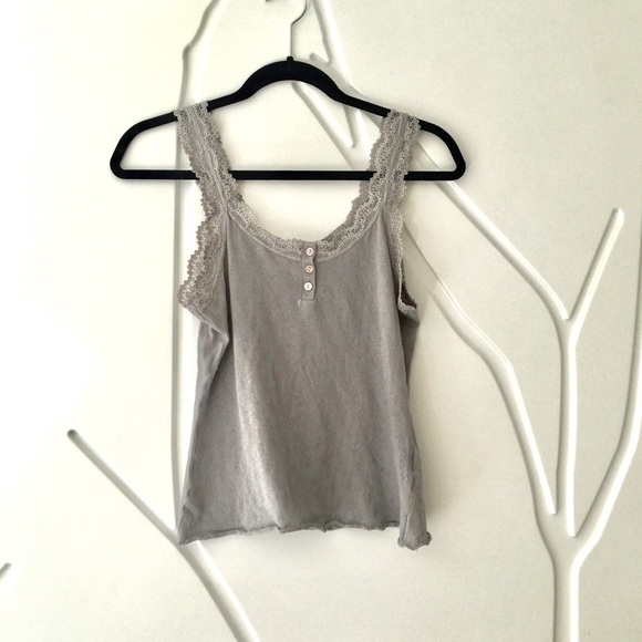 🔵2 tanks! Urban Outfitters and F21 Pretty Tanks