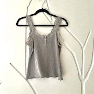 🔵2 tanks! Urban Outfitters and F21 Pretty Tanks