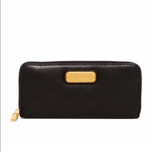 New Q Slim Zip Around Leather Wallet