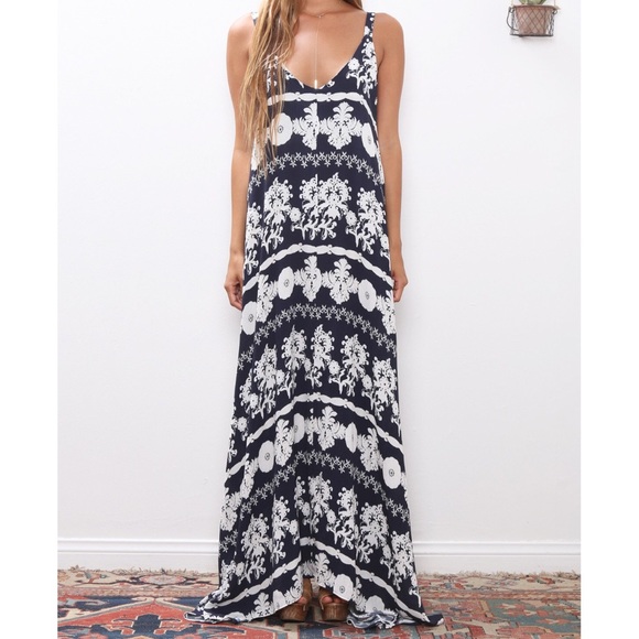 Flynn Skye Dresses & Skirts - NWT Flynn Skye Arrow Maxi in Vintage Navy/White