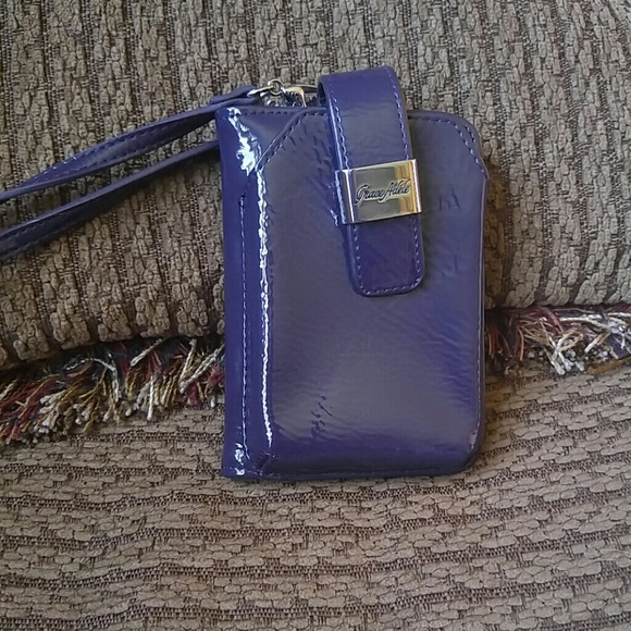 Cell phone/wallet wristlet