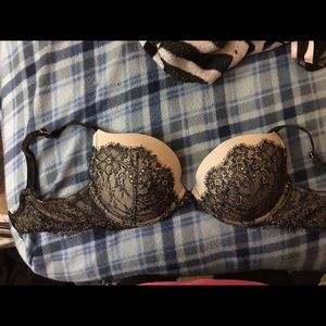 Victoria secrets 34D Bra