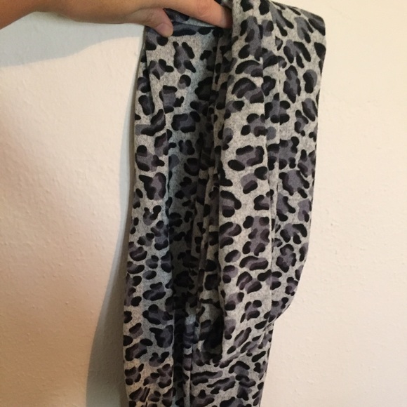 Leopard infinity scarf