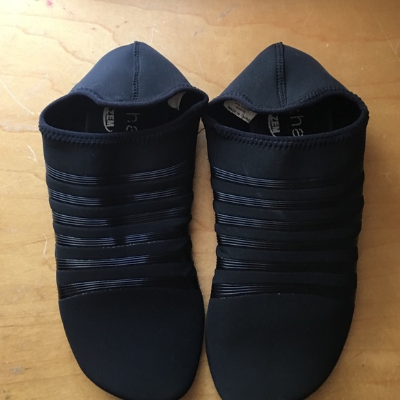 Zem Playa round toe... worn once... Exhale spa