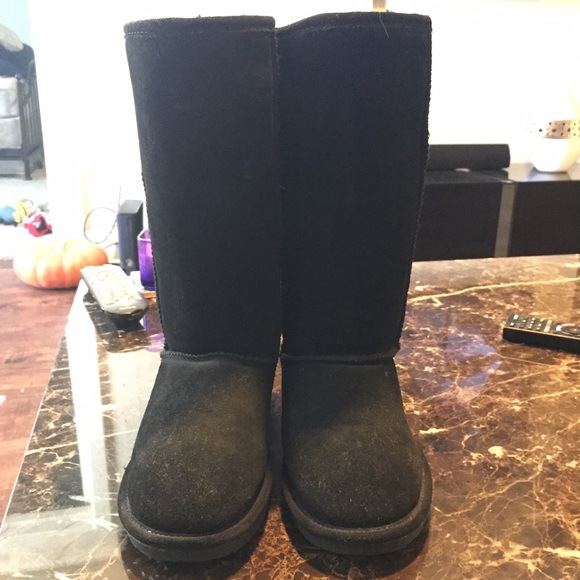 Black Bearpaw Boots!