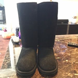 Black Bearpaw Boots!