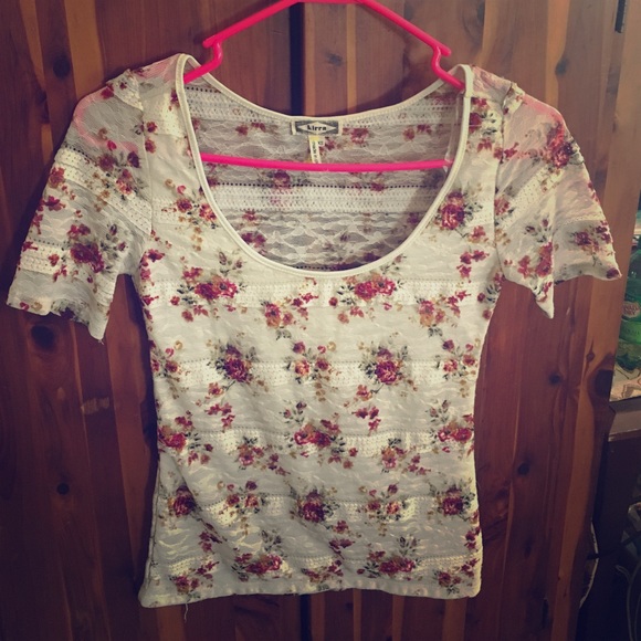 Short Sleeve Tee with Flower and Lace Detail
