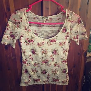 Short Sleeve Tee with Flower and Lace Detail