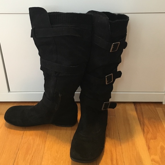 Black Boots - Picture 2 of 2