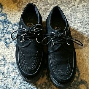 T.U.K. BLACK SUEDE LOW SOLE VIVA CREEPERS