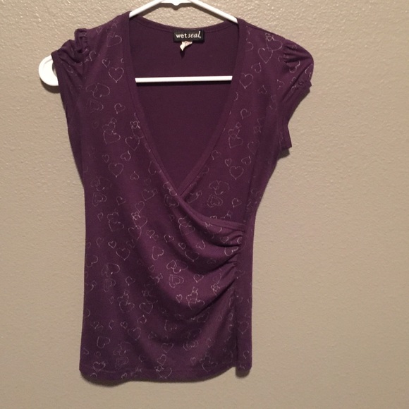 Short sleeved shirt.
