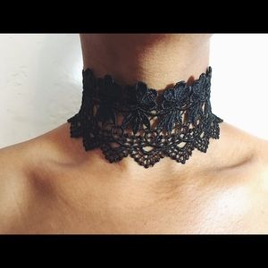 Formation Crochet Lace Choker