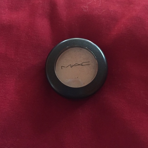 All that glitters veluxe pearl MAC eyeshadow